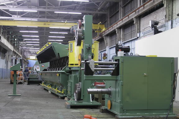 Vaughn Rod Machine with Syncro DFH Spooler